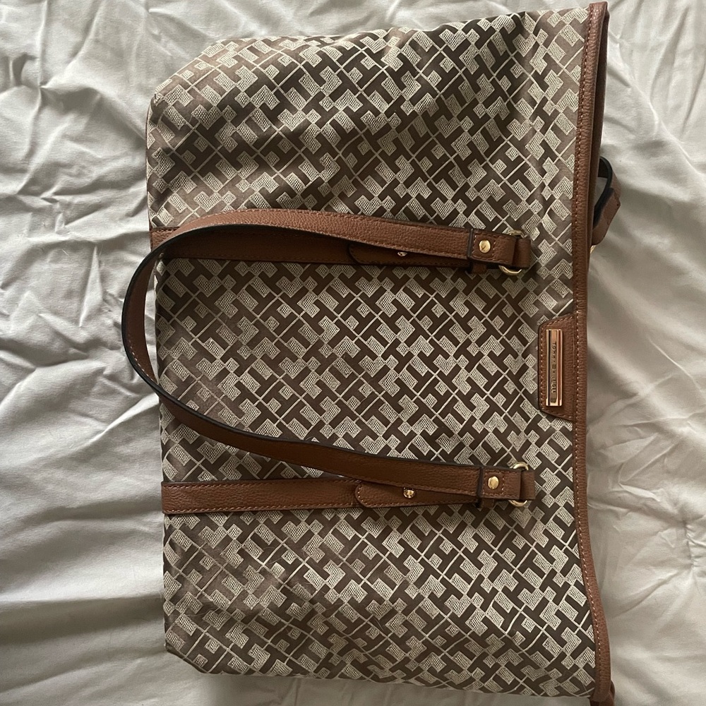 Tommy Hilfiger purse, used once, like new
